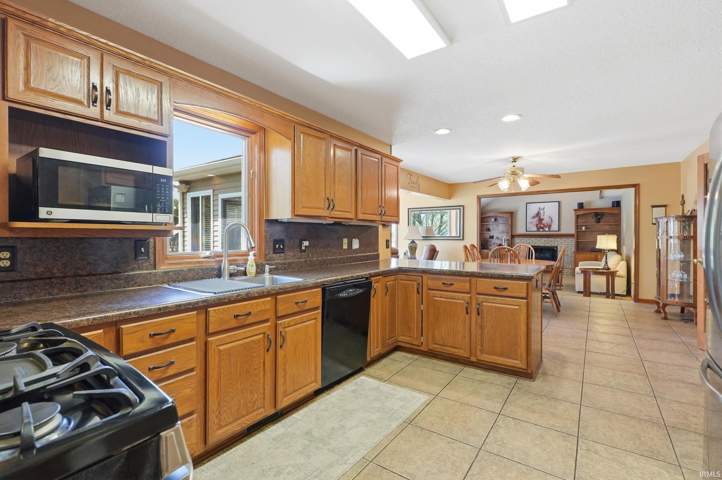 8213 Becketts Ridge Lane Fort Wayne, IN 46825 - Photo 8 of 36 Gallery Image 8