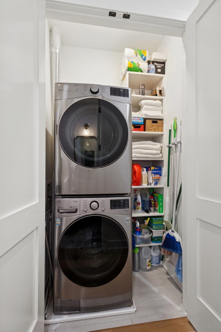 2622 North Racine Avenue, Unit 3 Chicago, IL 60614 - Photo 17 of 28 a utility room with dryer and washer