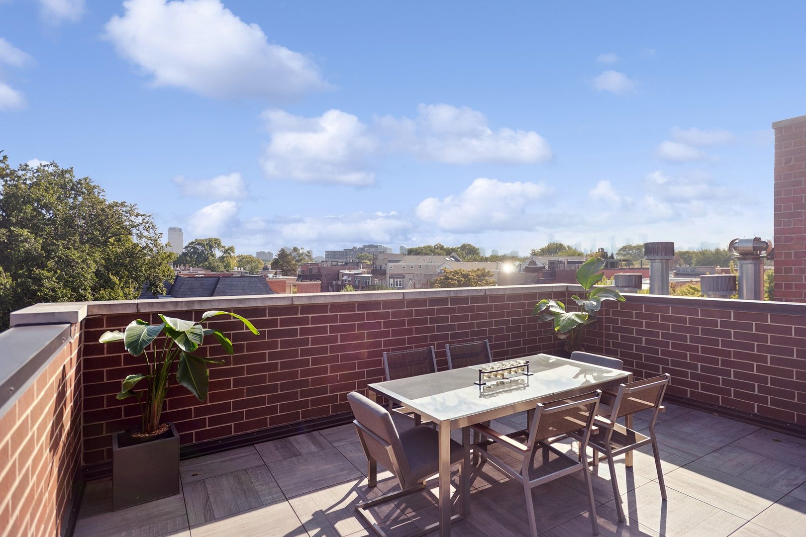 2622 North Racine Avenue, Unit 3 Chicago, IL 60614 - Photo 22 of 28 a view of a terrace with furniture