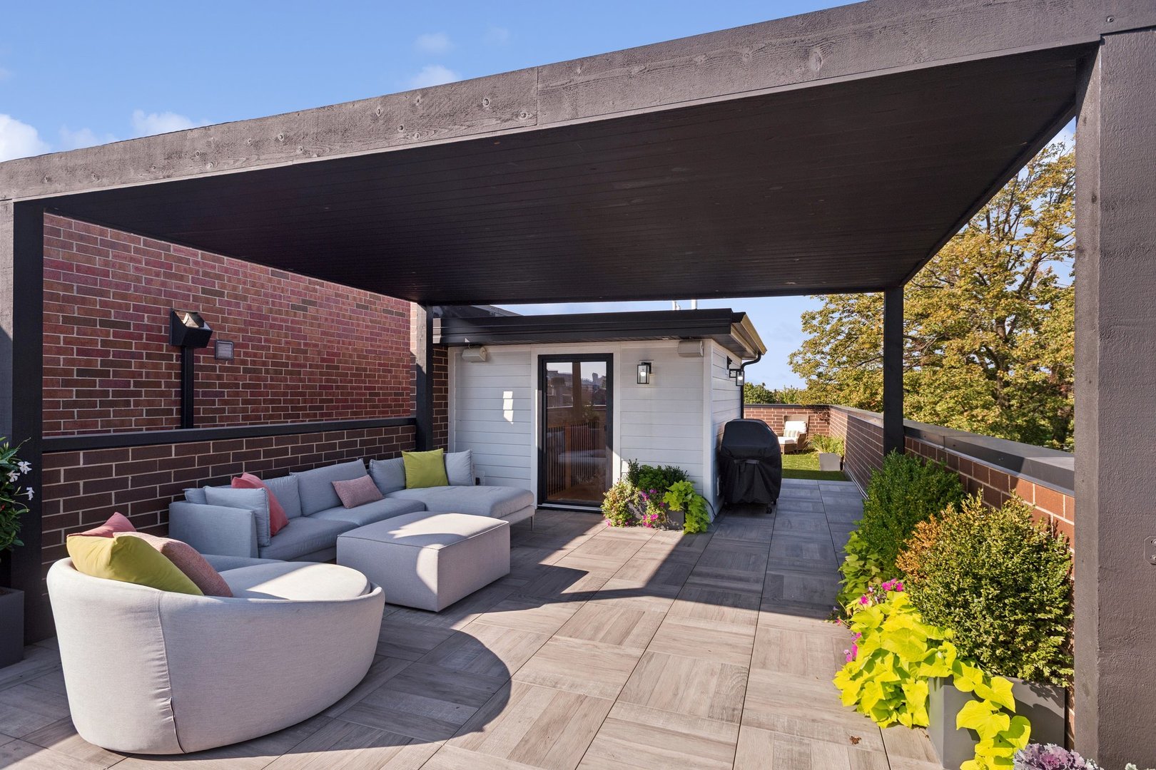 2622 North Racine Avenue, Unit 3 Chicago, IL 60614 - Photo 25 of 28 a building outdoor space with patio furniture and potted plants