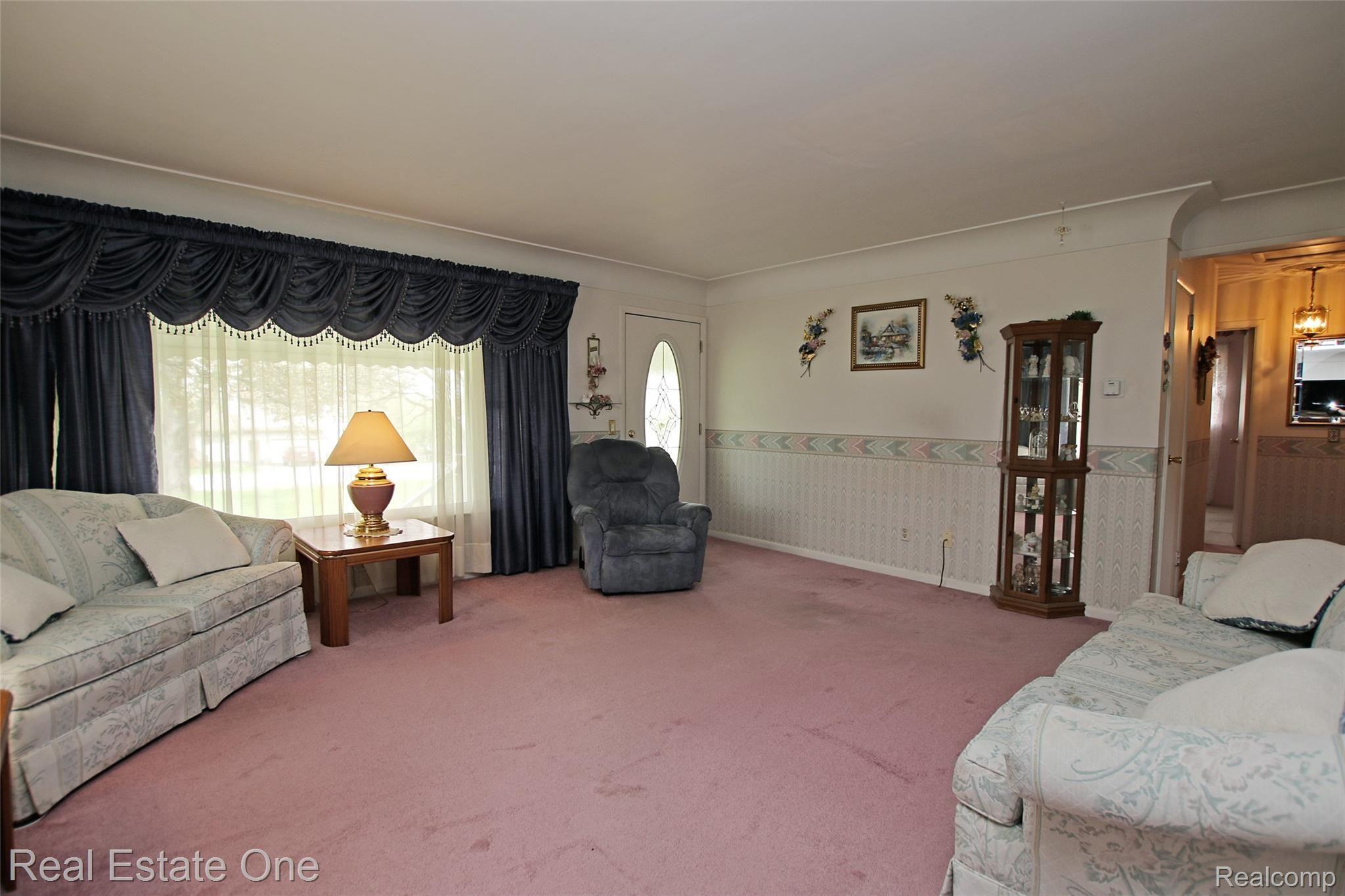 930 North Wilder Road Lapeer, MI 48446 - Photo 6 of 54 5) Living Room.jpg