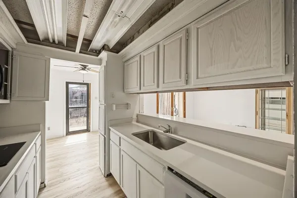 $2,000 | 438 Arborview Drive, Garland, TX 75043