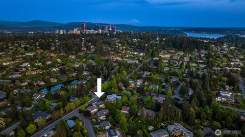 $2,798,000 | 2829 92nd Avenue Northeast, Clyde Hill, WA 98004