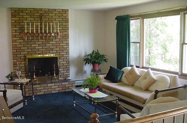 123 Oak Hill Road Pittsfield, MA 01201 - Photo 15 of 24 Living room