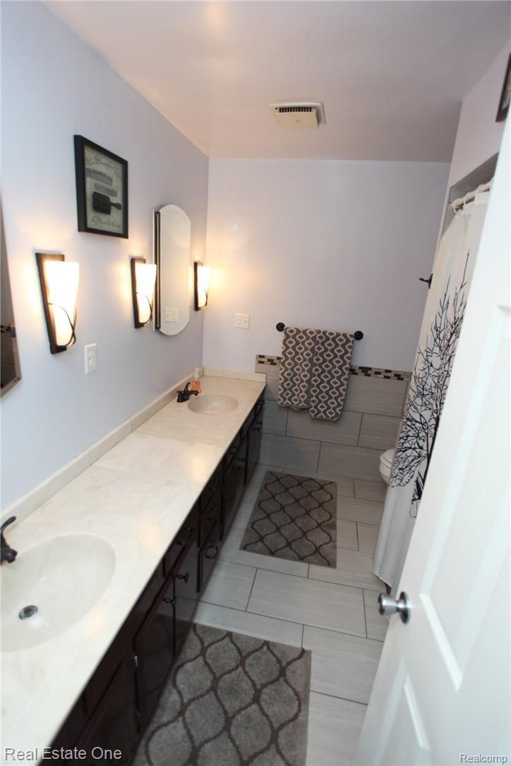 30315 Rockshire Avenue Farmington, MI 48334 - Photo 22 of 43 Rockshire27.JPG