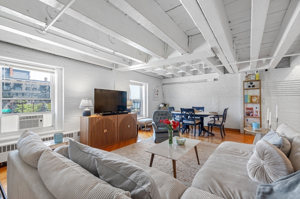 33 Commercial Wharf, Unit 32 Boston, MA 02110 - Photo 2 of 26