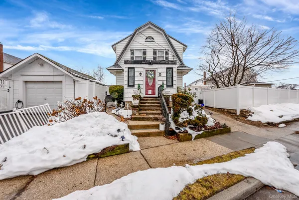 $699,999 | 2270 Edna Court, Baldwin, NY 11510