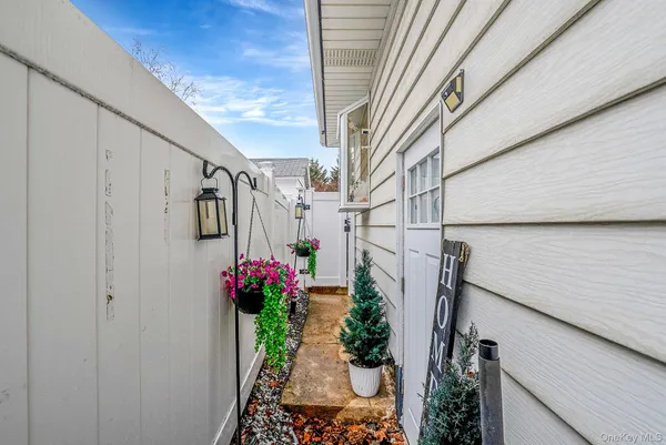 $699,999 | 2270 Edna Court, Baldwin, NY 11510