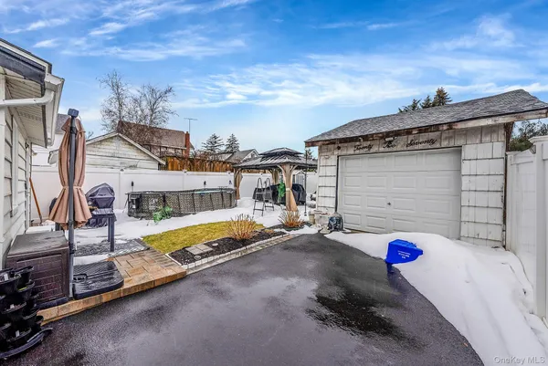 $699,999 | 2270 Edna Court, Baldwin, NY 11510