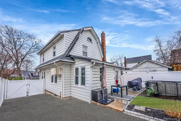 $699,999 | 2270 Edna Court, Baldwin, NY 11510