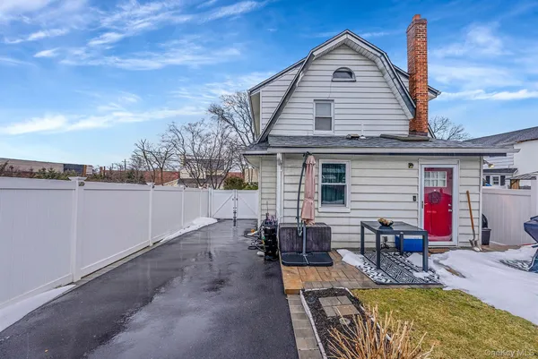 $699,999 | 2270 Edna Court, Baldwin, NY 11510