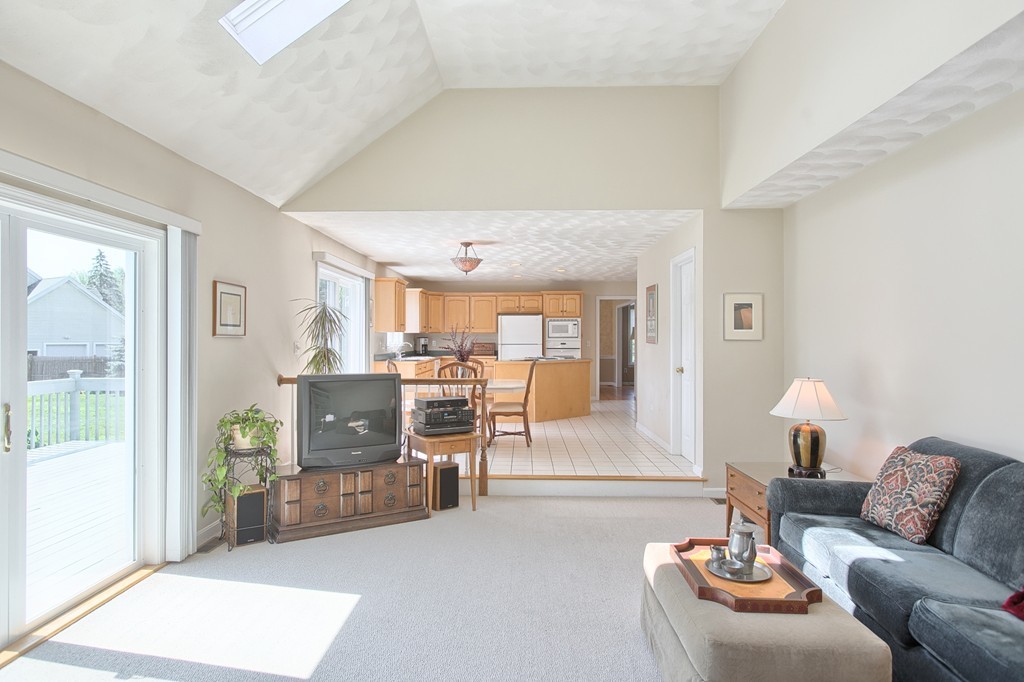9 Plain Road Westford, MA 01886 - Photo 5 of 29 Gallery Image 5