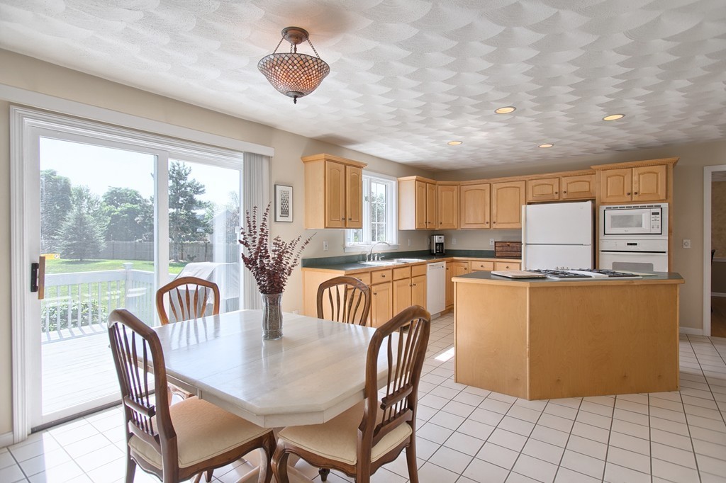 9 Plain Road Westford, MA 01886 - Photo 8 of 29 Gallery Image 8