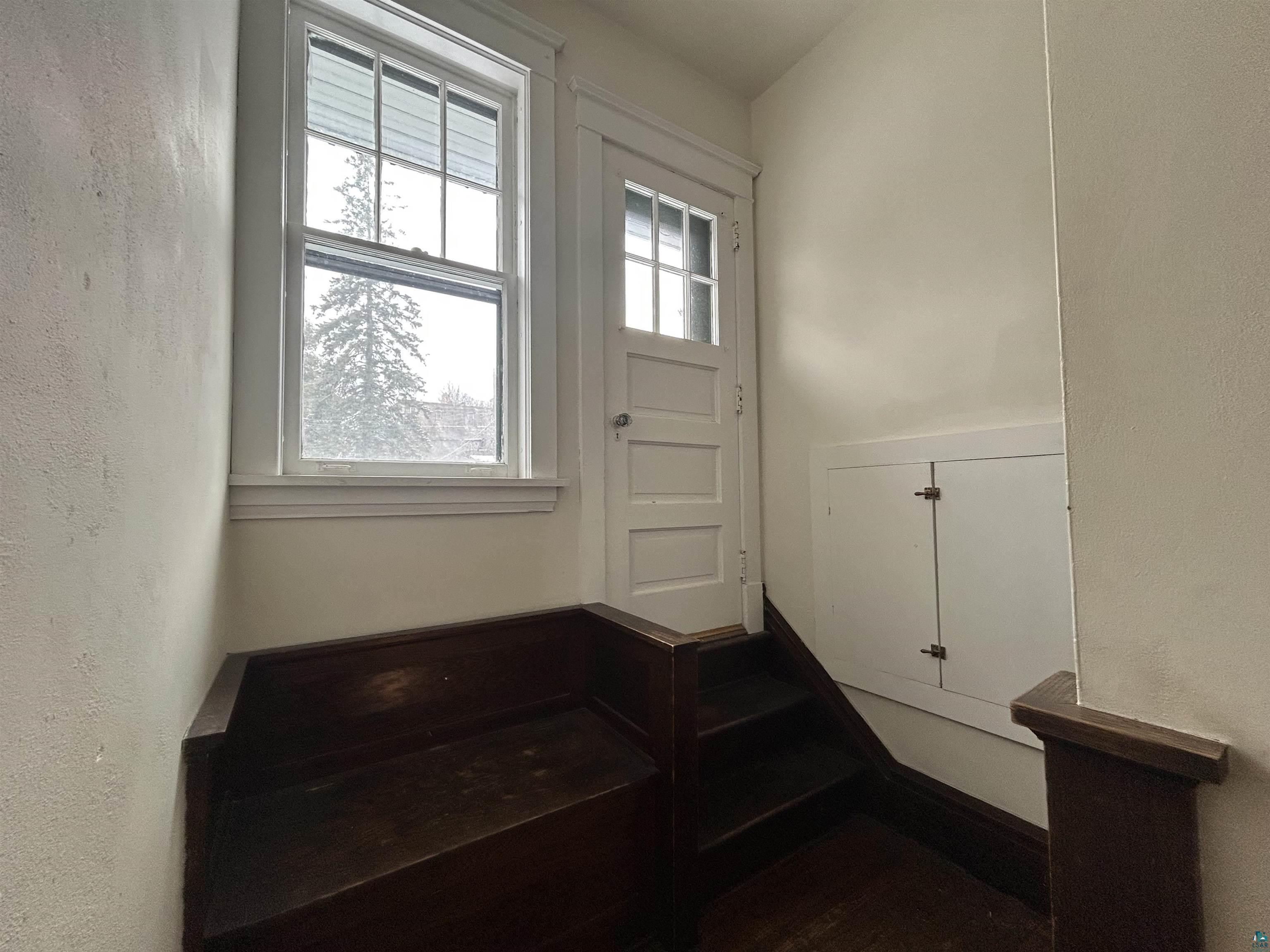 1723 East 4th Street Duluth, MN 55812 - Photo 31 of 47 Entryway featuring a textured wall