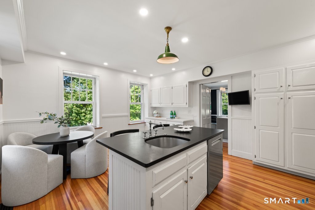 592 West Hill Road Stamford, CT 06902 - Photo 11 of 36 Gallery Image 11