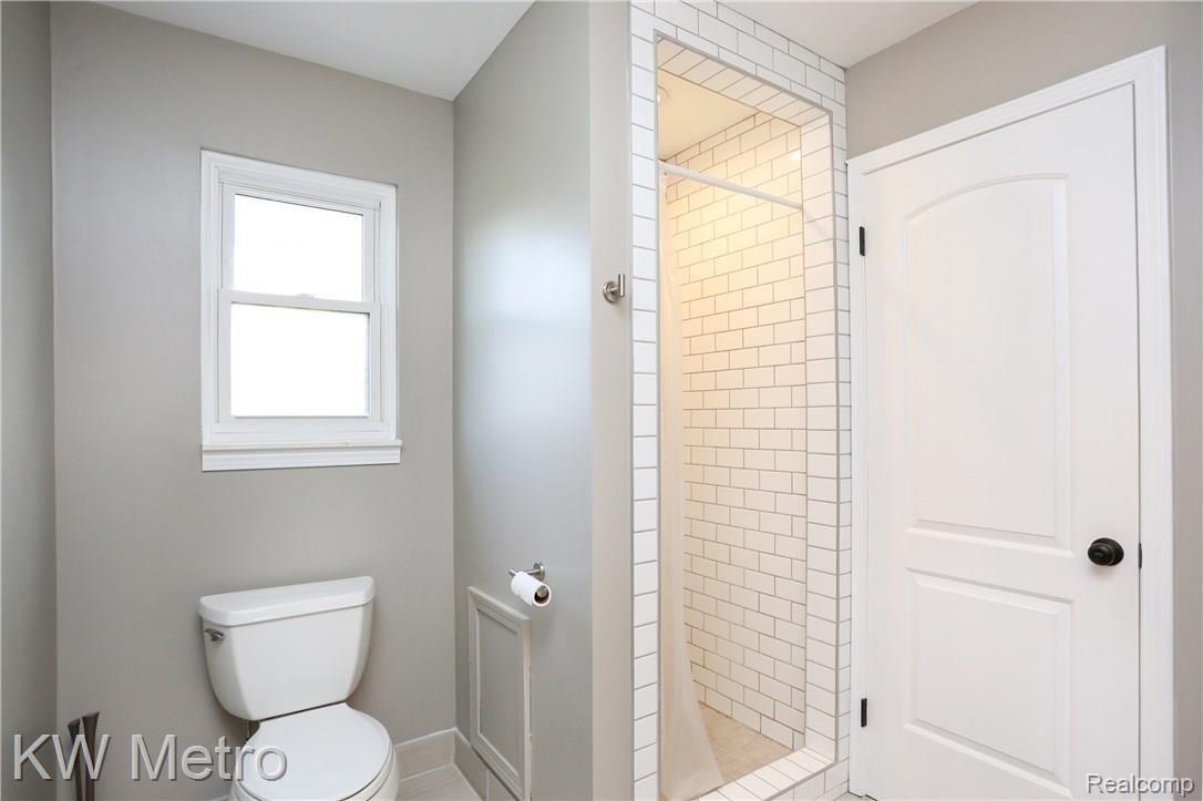 254 Slade Court Rochester, MI 48307 - Photo 29 of 48 Slade-28.jpg
