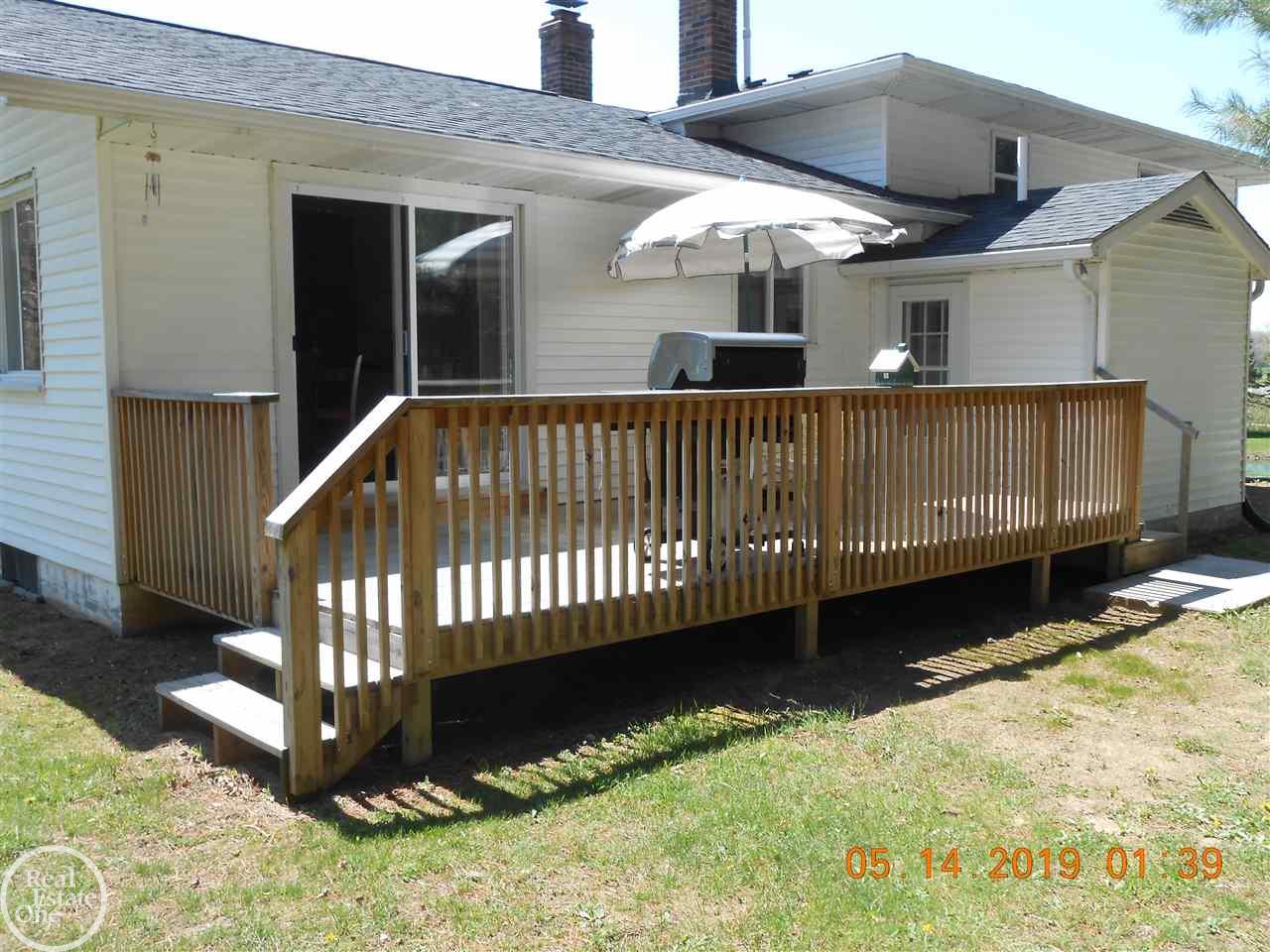 8090 Yale Road Avoca, MI 48006 - Photo 4 of 34 31379922-3.JPG
