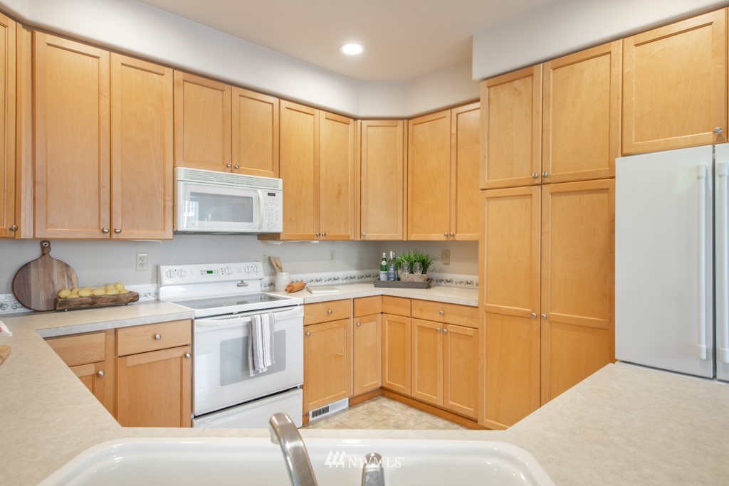 556 Anacortes Court Northeast, Unit 105 Renton, WA 98059 - Photo 11 of 28 Gallery Image 11