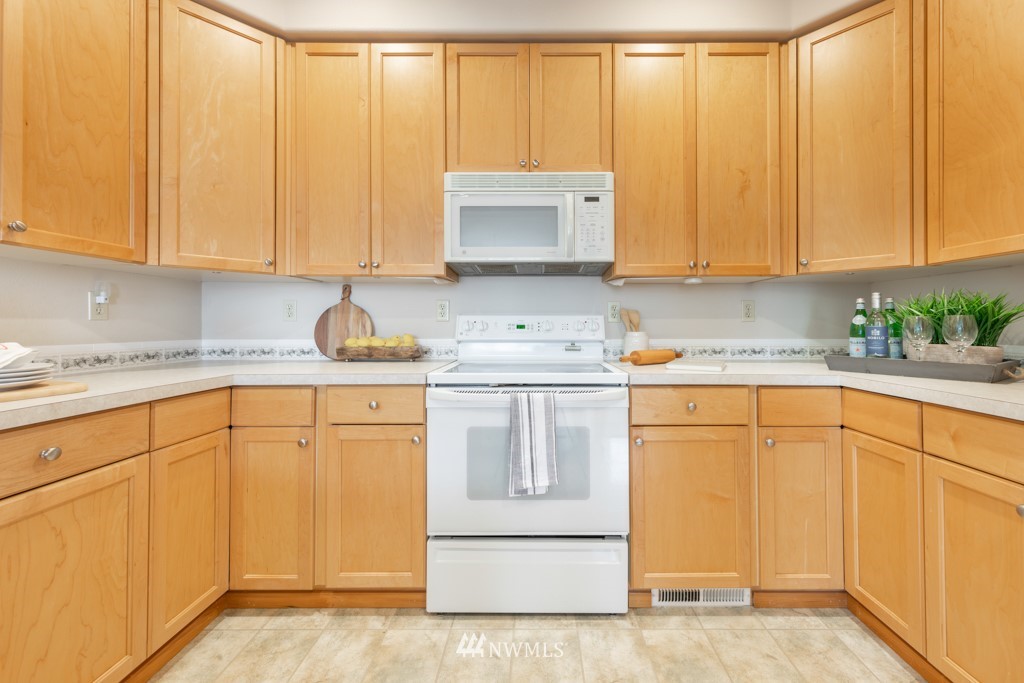 556 Anacortes Court Northeast, Unit 105 Renton, WA 98059 - Photo 12 of 28 Gallery Image 12