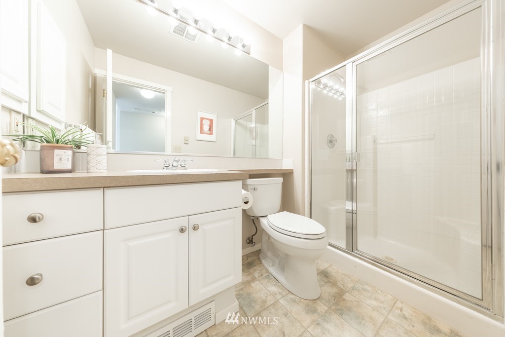 556 Anacortes Court Northeast, Unit 105 Renton, WA 98059 - Photo 9 of 28 Gallery Image 9