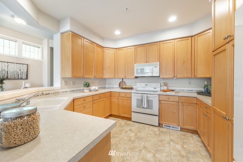 556 Anacortes Court Northeast, Unit 105 Renton, WA 98059 - Photo 10 of 28 Gallery Image 10