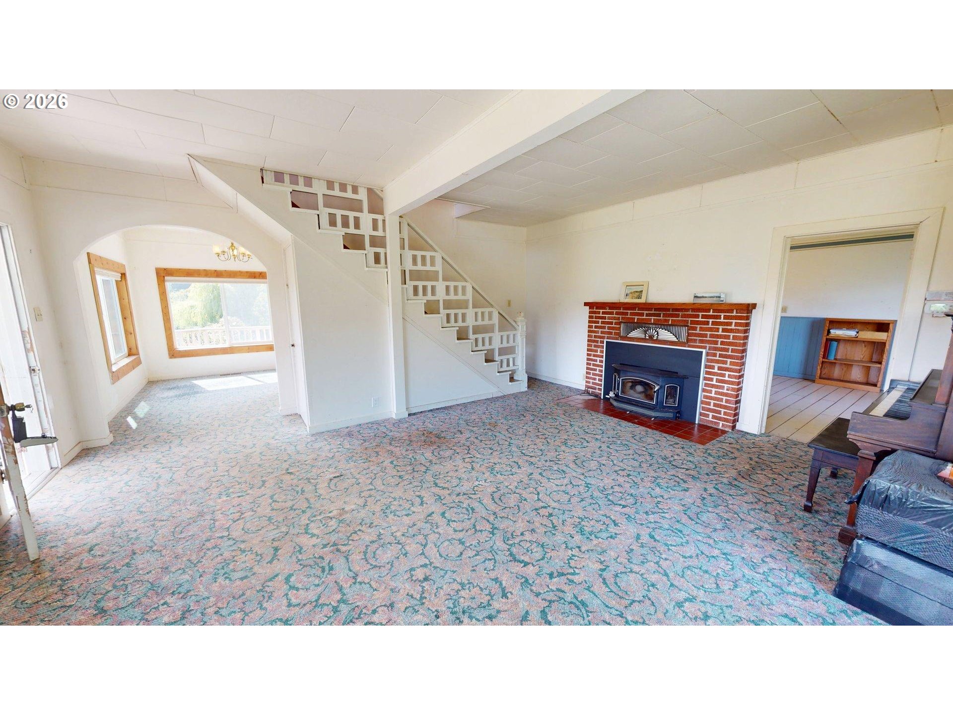 94665 North Bank Pistol River Road Gold Beach, OR 97444 - Photo 32 of 48 Living Room