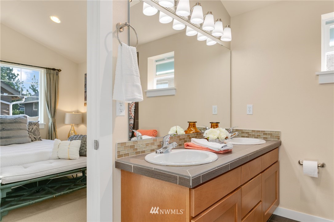 935 North 97th Street, Unit A Seattle, WA 98103 - Photo 14 of 17 Gallery Image 14