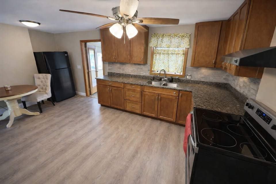 22 Overhill Road Warren, RI 02885 - Photo 3 of 7