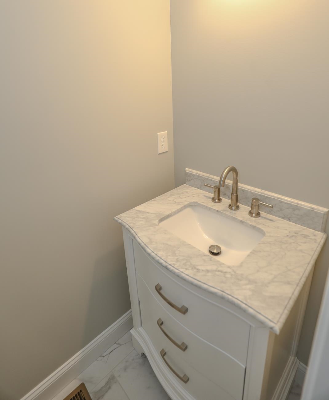 82 B Prescott Road Raymond, NH 03077 - Photo 13 of 37
