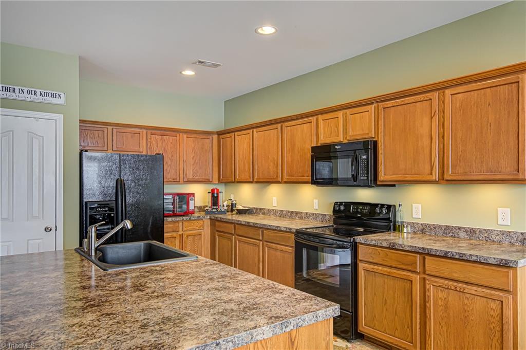 709 Spinning Wheel Point High Point, NC 27265 - Photo 13 of 41