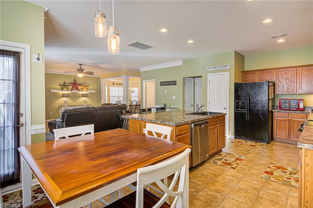 709 Spinning Wheel Point High Point, NC 27265 - Photo 16 of 41