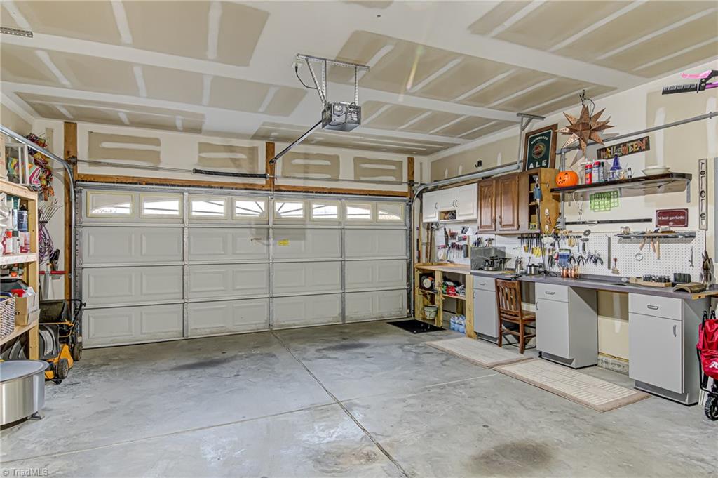 709 Spinning Wheel Point High Point, NC 27265 - Photo 33 of 41