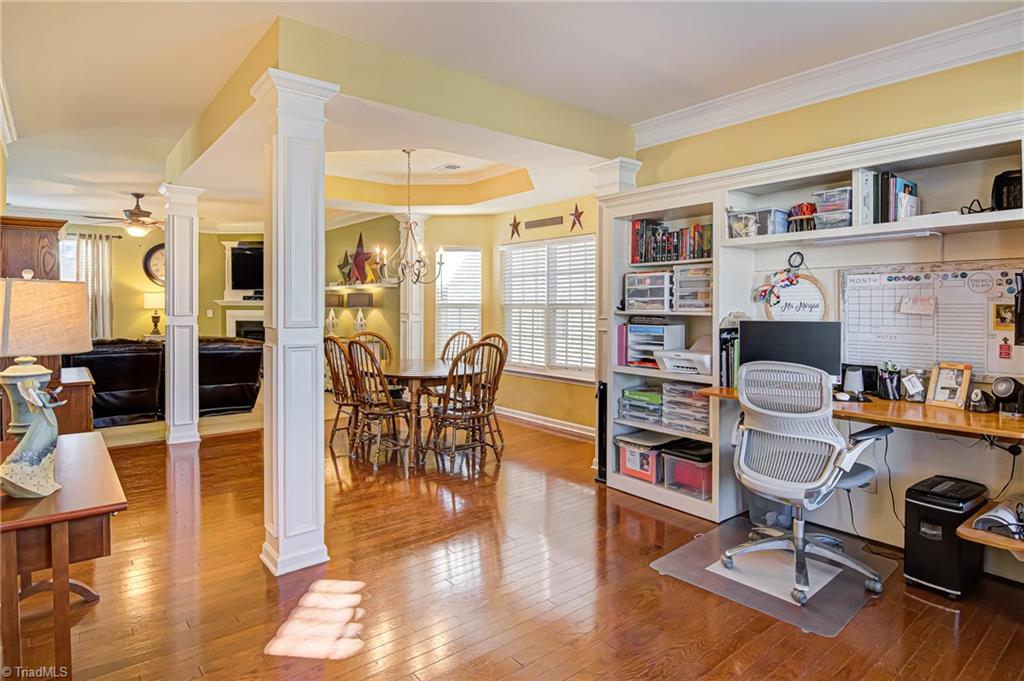 709 Spinning Wheel Point High Point, NC 27265 - Photo 4 of 41