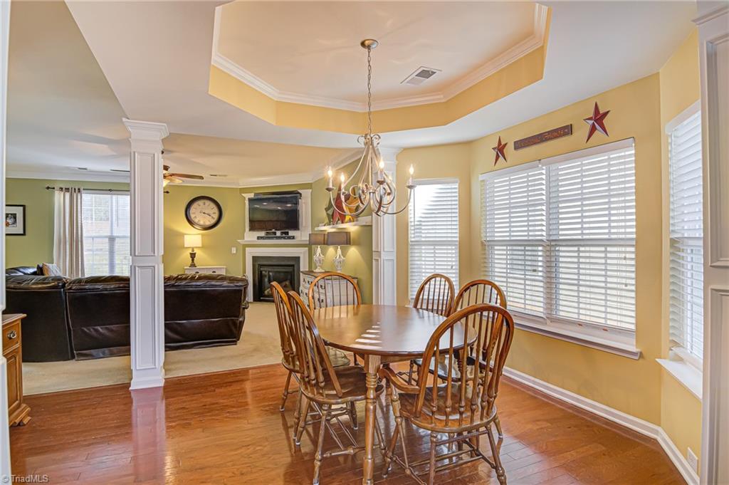709 Spinning Wheel Point High Point, NC 27265 - Photo 5 of 41 Dining Room