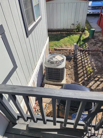 a view of entryway with furniture