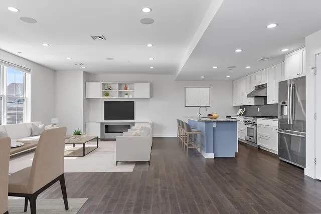 $1,070,000 | 309 E Street, Unit 36, Boston, MA 02127