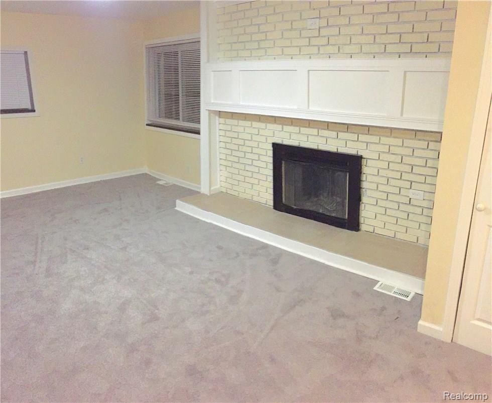 2985 Emmons Avenue Rochester, MI 48307 - Photo 5 of 39 5.jpg