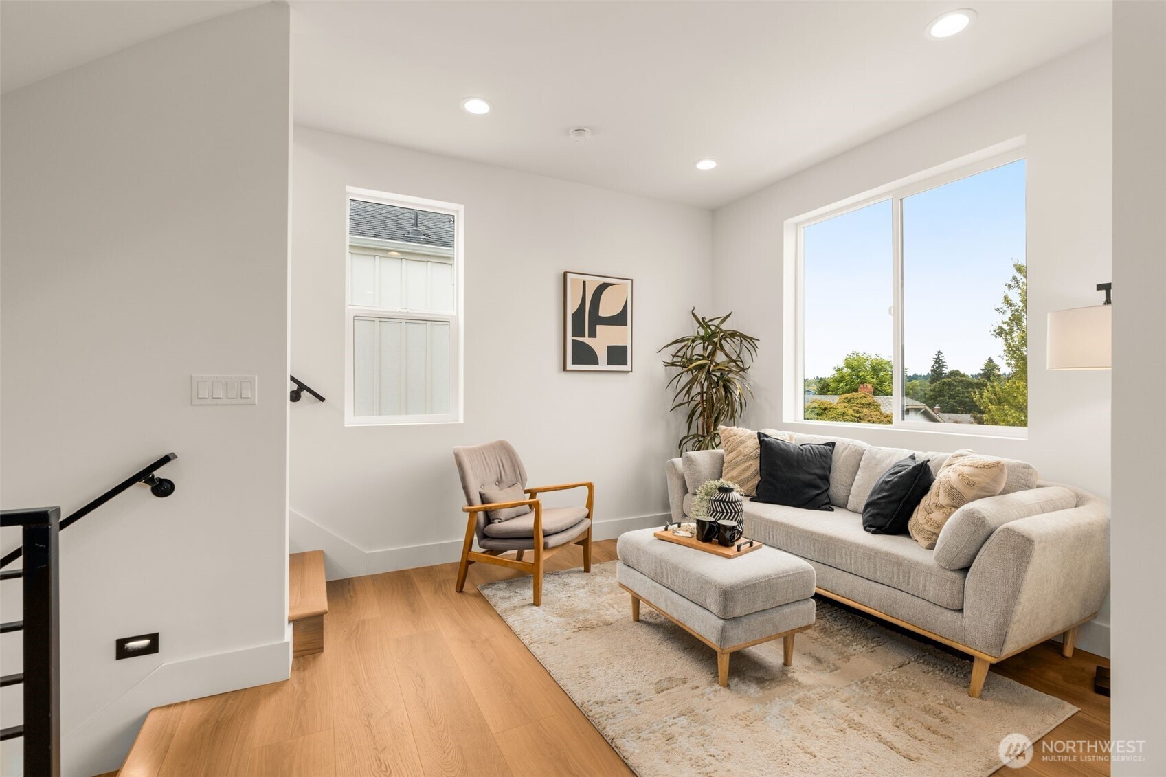 7403 Dayton Avenue North Seattle, WA 98103 - Photo 6 of 37