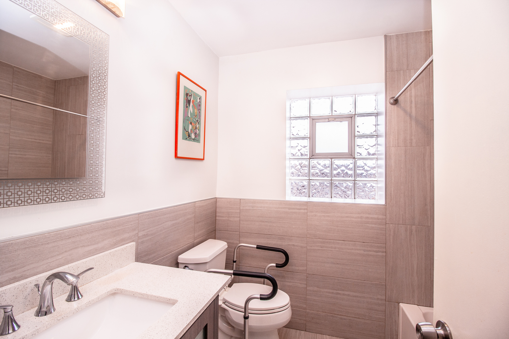 6959 North Ridge Boulevard, Unit 2E Chicago, IL 60645 - Photo 7 of 10 Gallery Image 7
