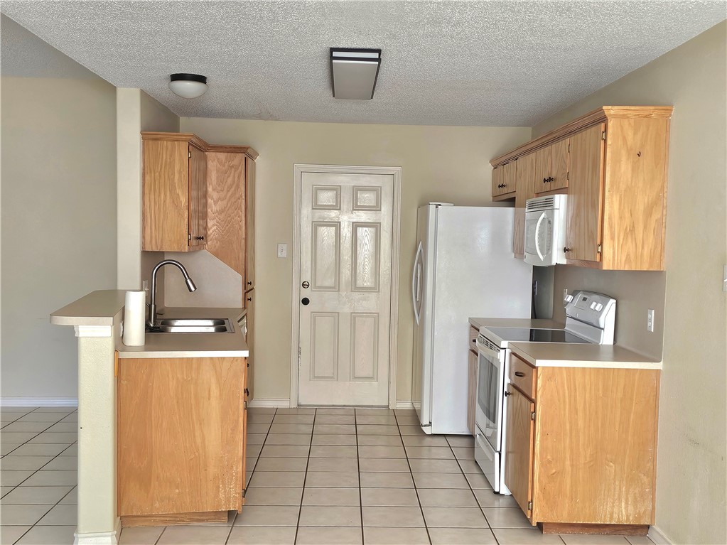 2285 Hillcrest Ingleside, TX 78362 - Photo 3 of 7