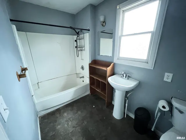 $99,900 | 1006 North Parkside Drive, Peoria, IL 61606