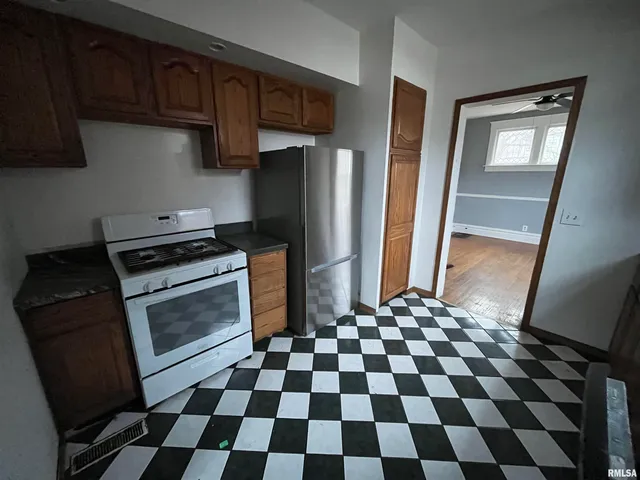 $99,900 | 1006 North Parkside Drive, Peoria, IL 61606