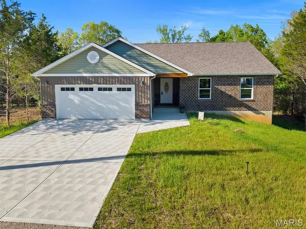 $349,900 | 1645 Brandywine Drive, De Soto, MO 63020