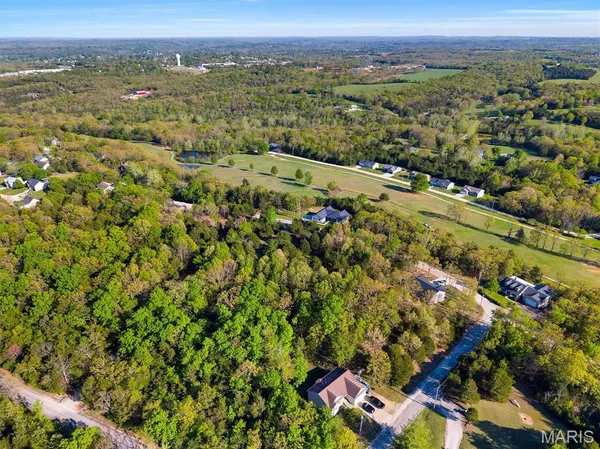 $349,900 | 1645 Brandywine Drive, De Soto, MO 63020