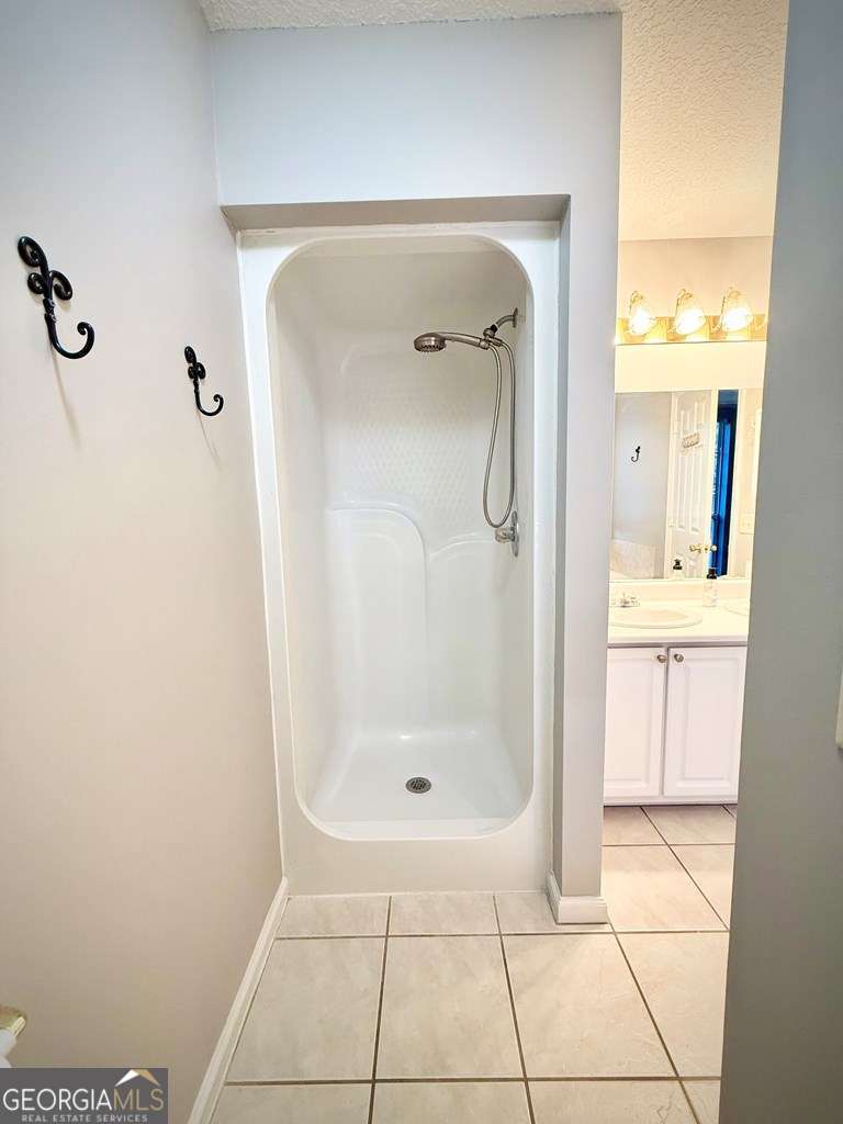 14 Quail Circle Hazlehurst, GA 31539 - Photo 26 of 54 a bathroom with a shower