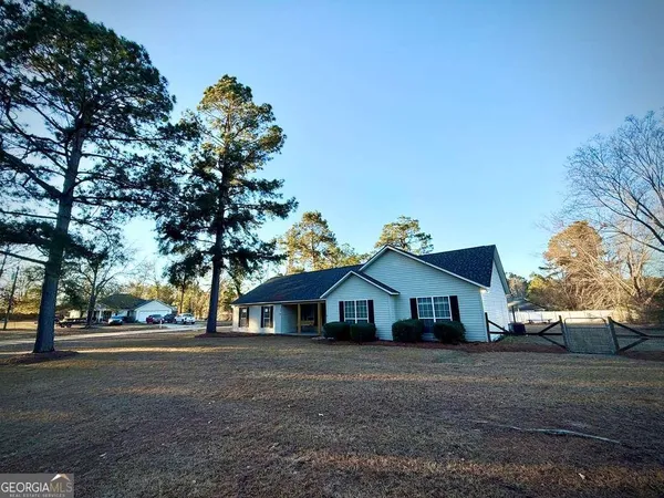 a view of a yard with a tree