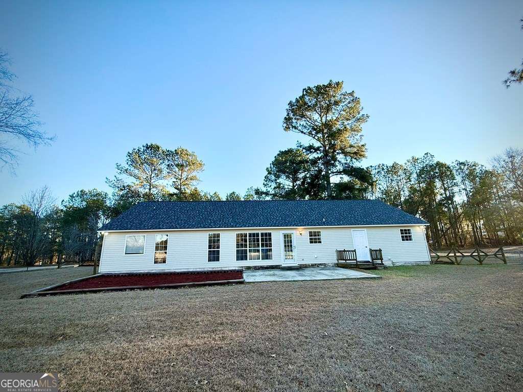 14 Quail Circle Hazlehurst, GA 31539 - Photo 45 of 54 a view of house with a yard and a large tree