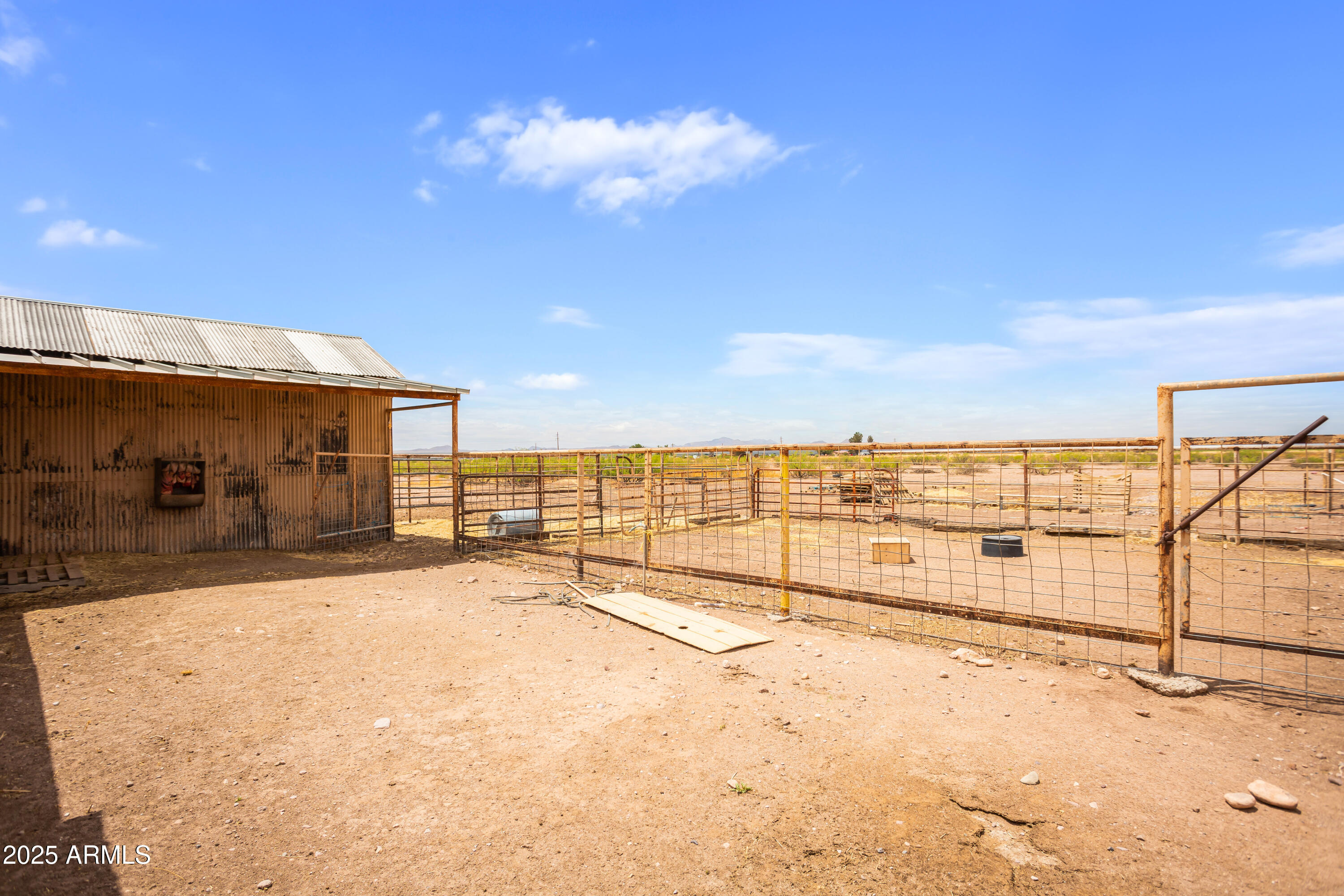 4274 West Lee Road McNeal, AZ 85617 - Photo 29 of 43 a view of an ocean with a backyard of house