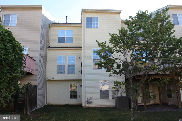 $3,300 | 22257 Waterberry Terrace, Ashburn, VA 20148