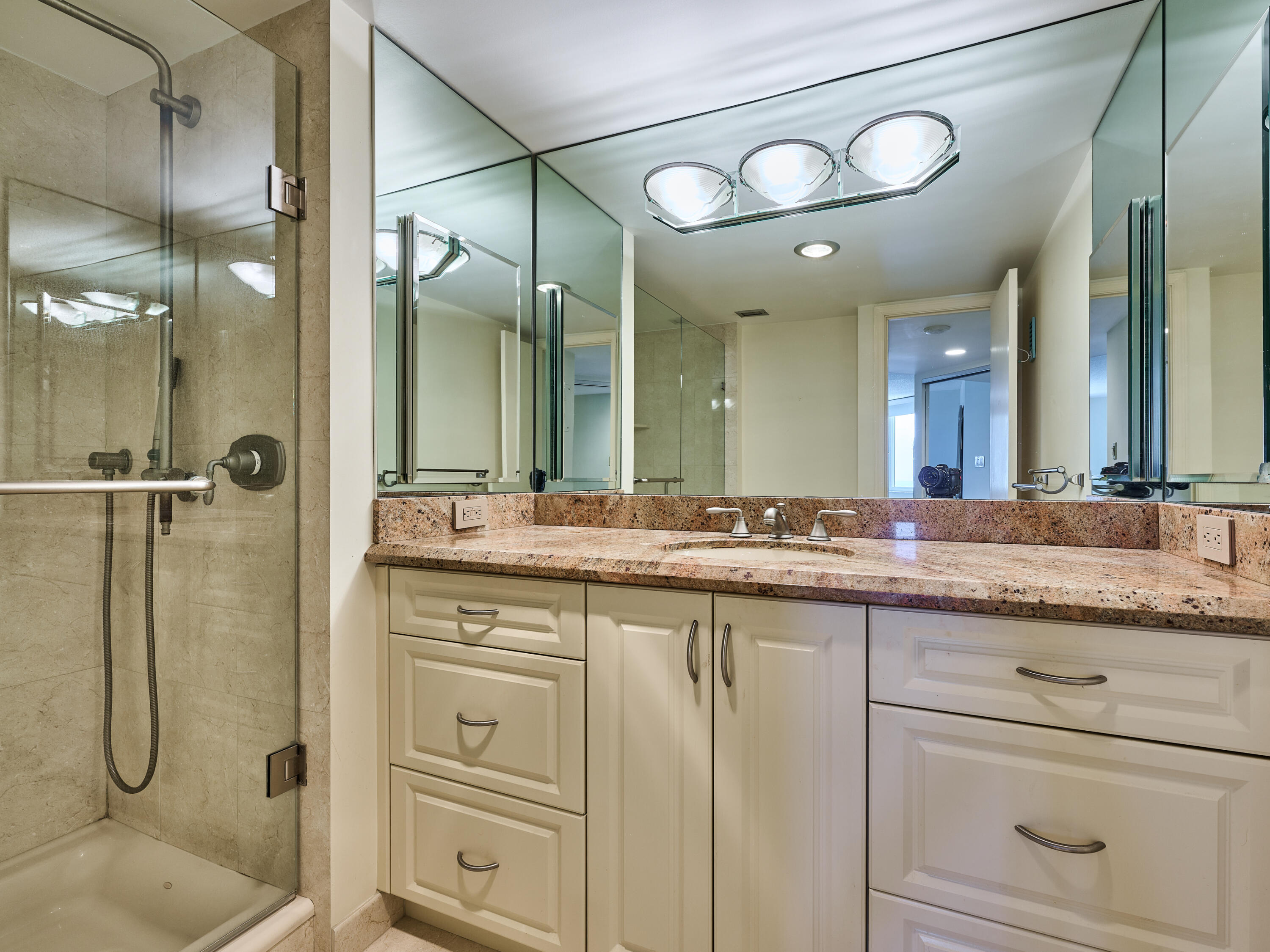 500 South Ocean Boulevard, Unit 2106 Boca Raton, FL 33432 - Photo 16 of 45 BATHROOM